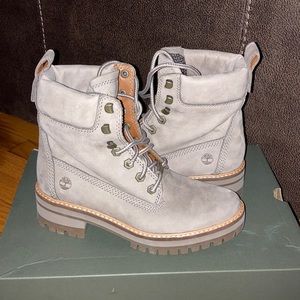 New Talbot timberlands size 6 barely worn only maybe once.
